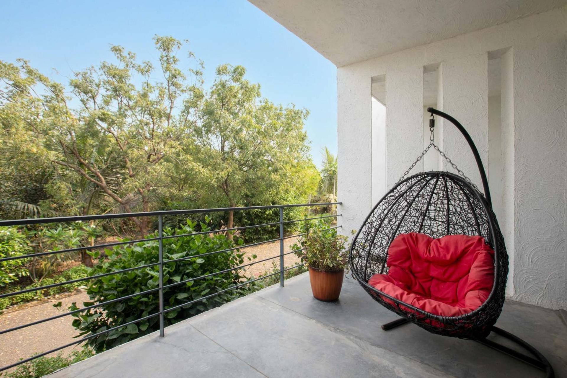 Open House By Stayvista - Nestled In Nature, Featuring A Swimming Pool & Expansive Lawn For A Serene Retreat Shikrapur Exterior photo